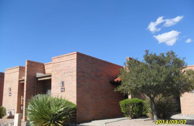 1440 W Desert Hills Dr - 1440 West Desert Hills Drive, Green Valley, AZ 85622
