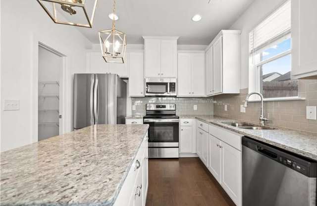 Room in 3 Bedroom Home in Auburn Gallery 3