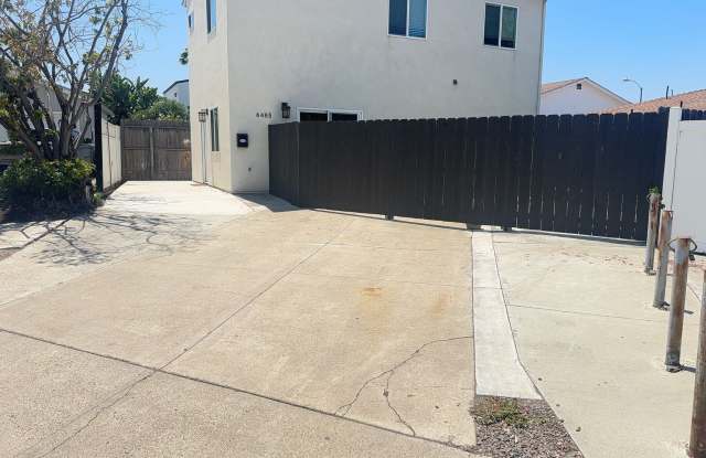 4BD house on Montezuma, Private Yard and Driveway! Gallery 2
