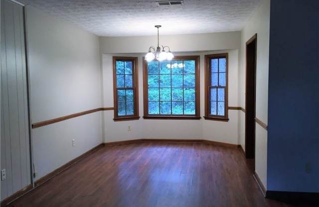 6859 Lakeview Lane Gallery 4