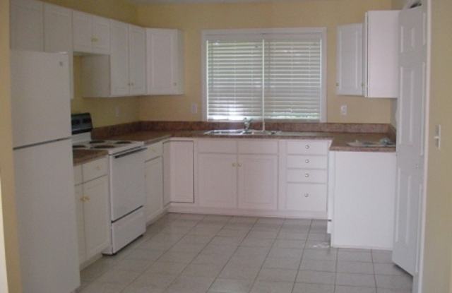 Cute 3 Bedroom Home on Private Street! Gallery 3