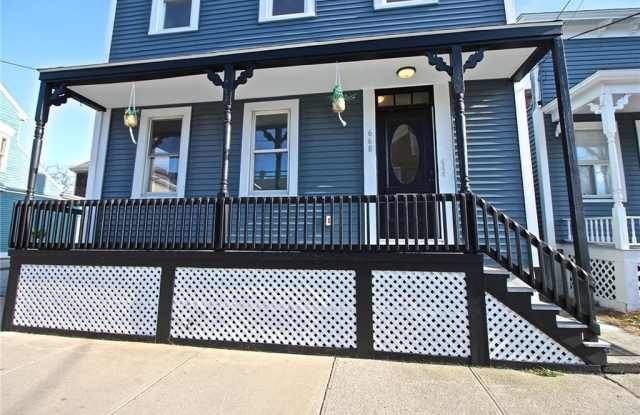 668 Thames Street Gallery 4