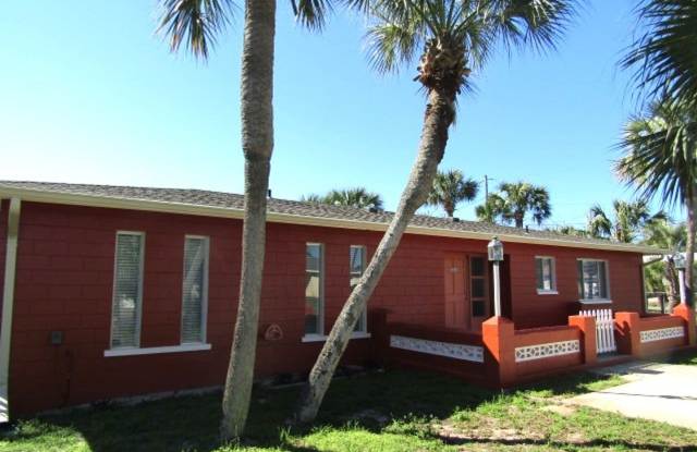 Cute 2 bedroom 2 bath home on corner lot - 5213 Trelawney Avenue, Lower Grand Lagoon, FL 32408
