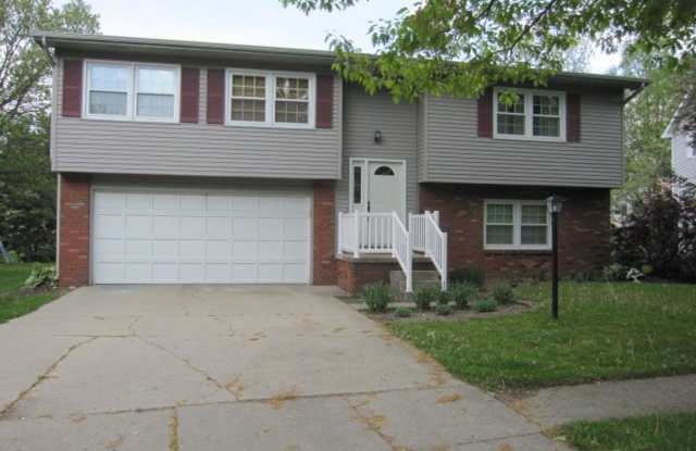 Spacious 4-Bedroom Home in Champaign photos photos
