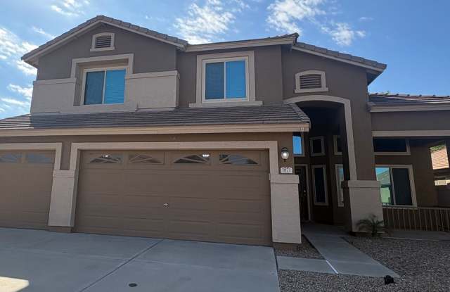 Stunning 4-Bedroom Home with Den, 3-Car Garage & Private Pool! Gallery 1