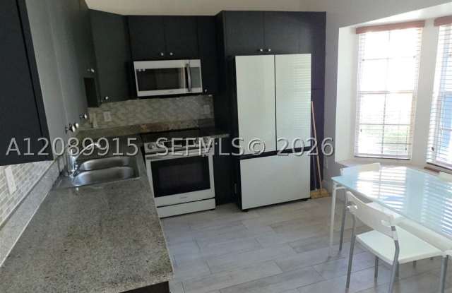 21555 SW 87th Ct Gallery 4