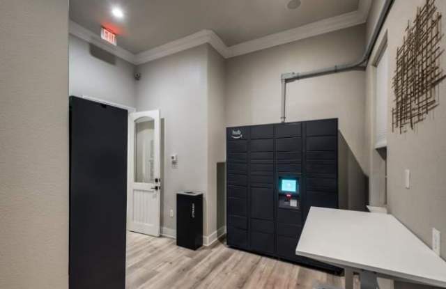 9041 N FM 620 Gallery 2