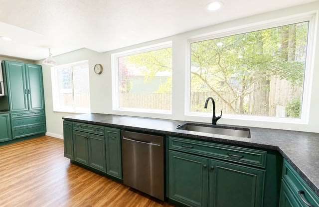 716 Parkway Court Northeast Gallery 4