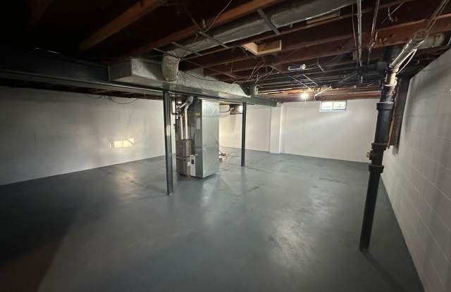 Remodeled 3 bed, 1 bath home for rent in Northeast Waterloo Gallery 4