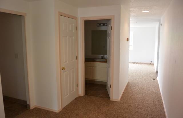 Beautiful 3 Bedroom Home in Woodland - 1994 Meadowood Loop Gallery 4