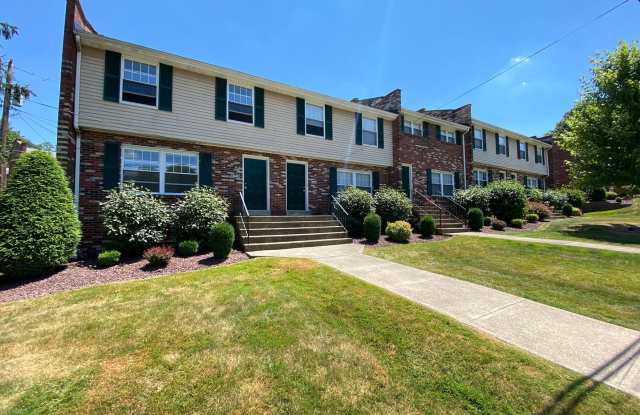Wonderful 2BR Townhome in Plum! Central A/C, Garage and Front Yard!! photos photos