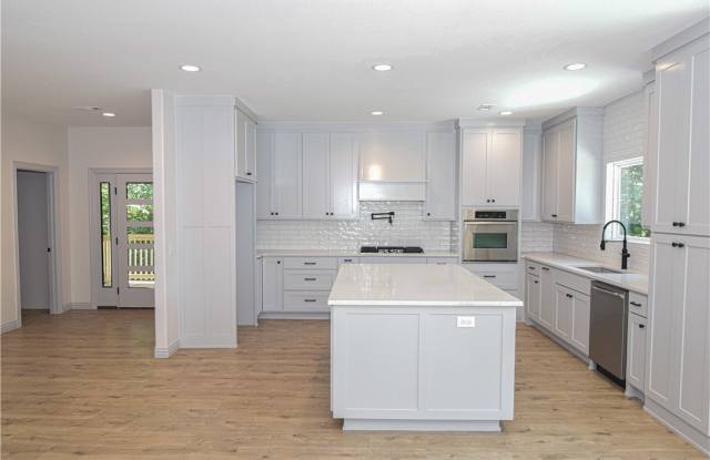 13734 Canal Street photos photos