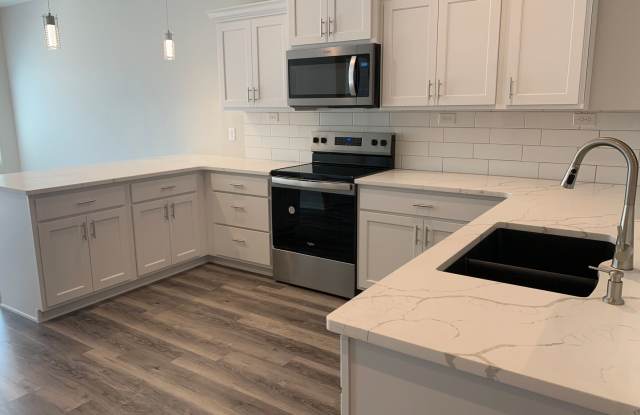 Zero entry ranch townhome with 2 stall garage. Laundry on main level, 2 bedrooms/2.5 bath in SE Lincoln photos photos