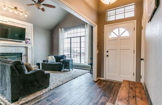 Gorgeous Home Located In Choctaw!!! Gallery 3