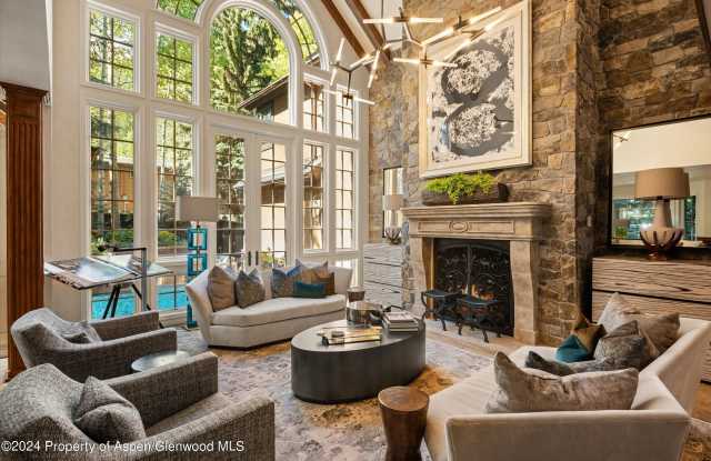 303 W Hopkins Avenue photos photos