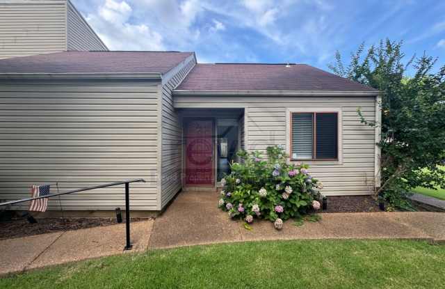 Charming 2-Bedroom, 2-Bathroom Home in Lakeland — Private Patio, Community Pool  More! photos photos