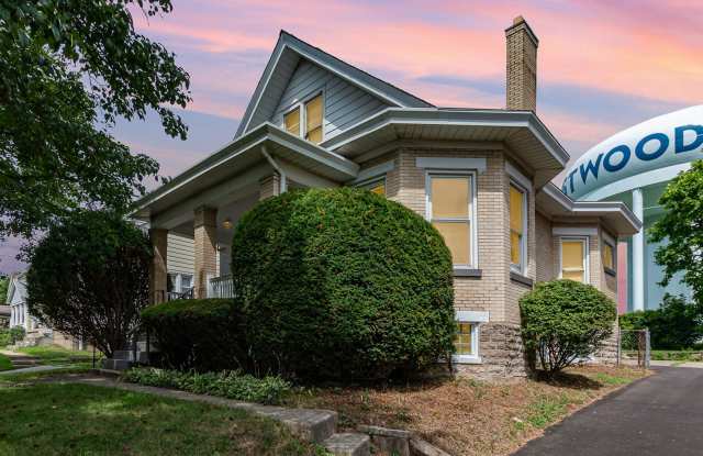Gorgeous 2 Bedroom 1 Bathroom House photos photos