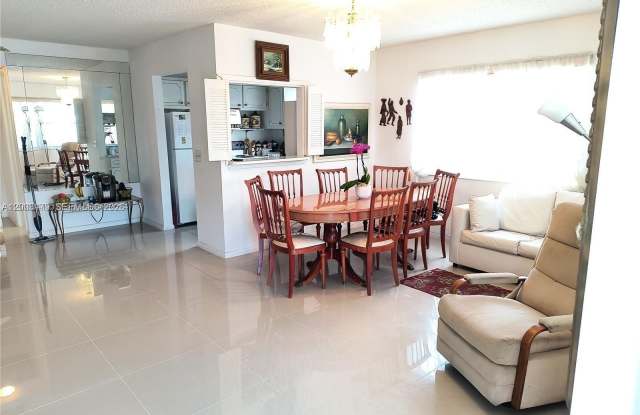 308 N Markham  N photos photos