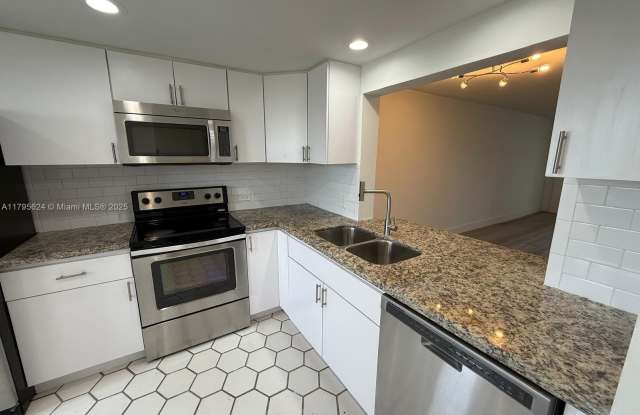 441 NE 195th St photos photos