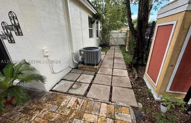 4273 NE 10th Ct Gallery 3