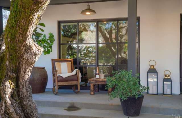 1811 Hillview Place Gallery 3