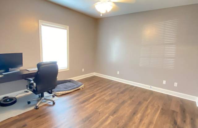 Completely Renovated Duplex in Auburn photos photos