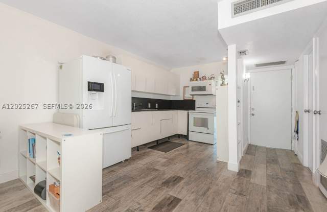 3401 N Country Club Dr Gallery 2