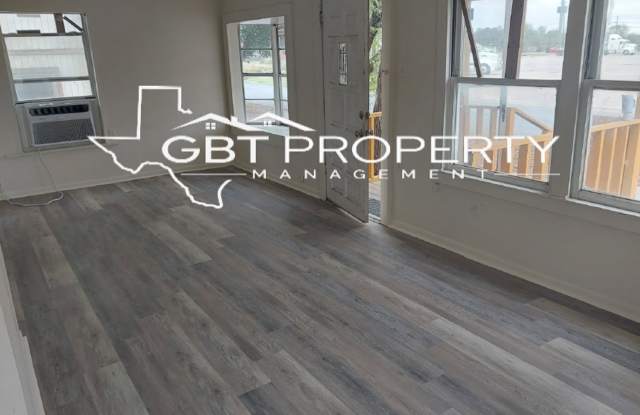 2 Bedroom 1 Bath Home! Gallery 4