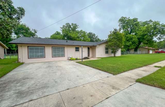 Ranch Style 3 Bedroom Home with Large Backyard in Seguin photos photos