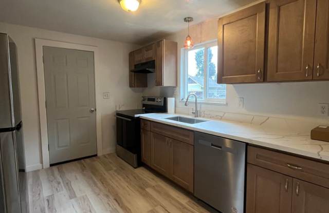 2-Bedroom 1-Bathroom home close in Springfield photos photos