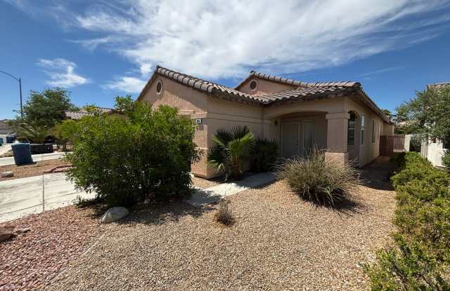 Beautiful 3Bed/2Bath Single Story Home located Silverado Ranch Area! photos photos