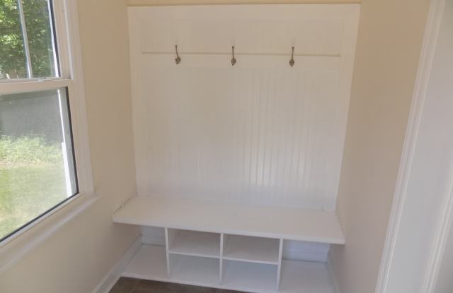 Charming One Bedrooom Duplex in Plaza Midwood Gallery 3
