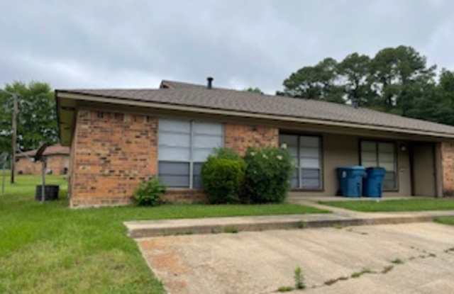 1006 Navajo Trail - 1006 Navajo Trail, Marshall, TX 75672