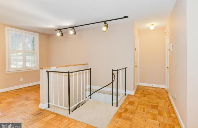 2720 ORDWAY ST NW #2 Gallery 3