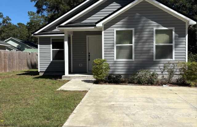3 Bedroom Home in Wakulla Gardens Available Now - 47 Graham Trail, Wakulla County, FL 32327