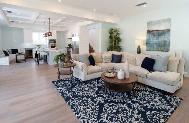 MUST SEE 5 bedroom, 5 bath in Manhattan Beach Hill Section + Swimming Pool & Spa + Lovely Backyard + Smart Home Features!! Gallery 3