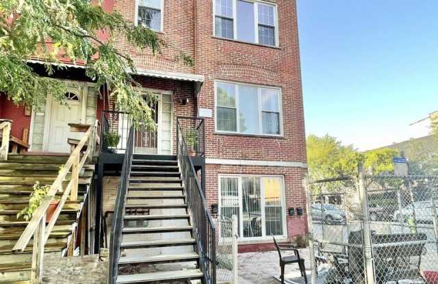 2000 W Huron Street - 2000 West Huron Street, Chicago, IL 60612