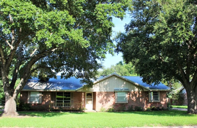 111 Machemehl Dr photos photos