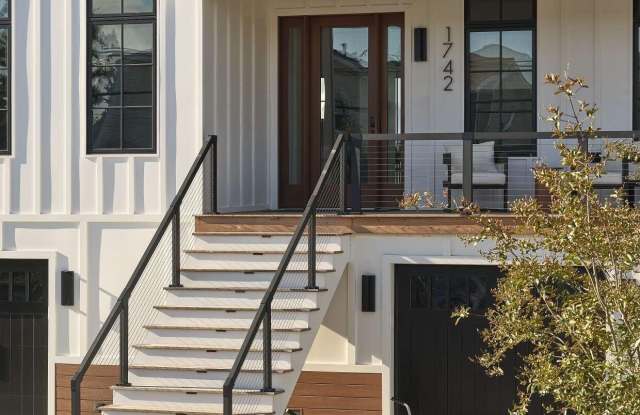 1742 Bay Boulevard Gallery 2