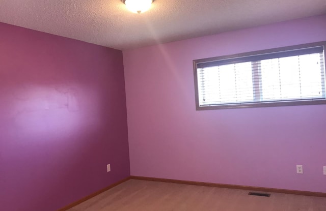 1756 Switchgrass Ct - 1756 Switchgrass Court, Shakopee, MN 55379