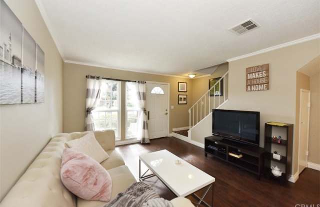 1741 W W Greenleaf Avenue Gallery 4