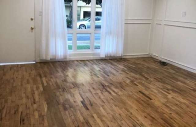 821 Westmount Dr Gallery 2
