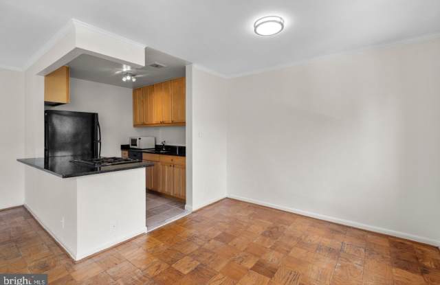 4570 MACARTHUR Boulevard NW Gallery 3