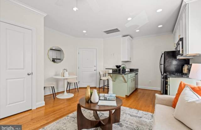 409 E RAYMOND Avenue Gallery 3