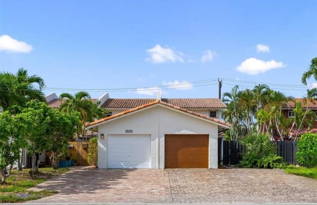 2532 NE 9th St photos photos