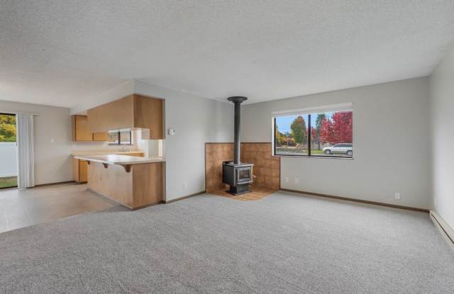 3 bed 2 bath duplex near Hayden Lake (right side) Gallery 3