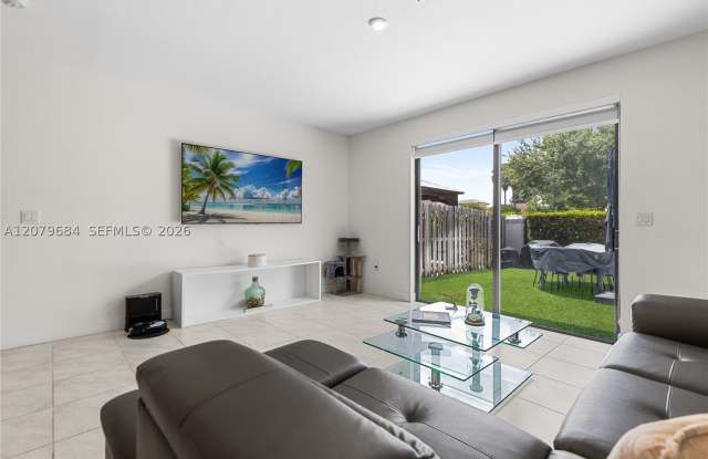 10972 SW 235th Ln Gallery 3