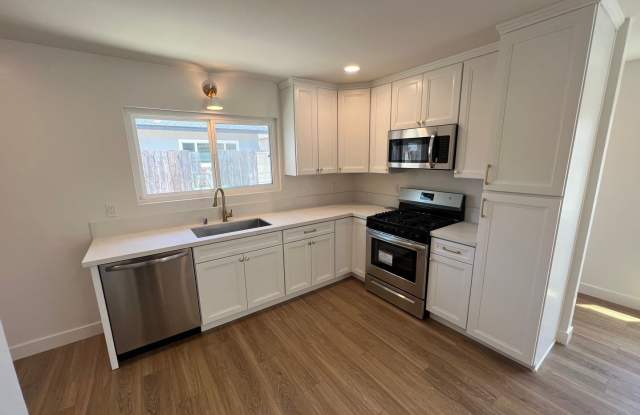 **Newly Renovated 2BDRM/1BTH with in unit laundry, private backyard and two parking spots!!** photos photos