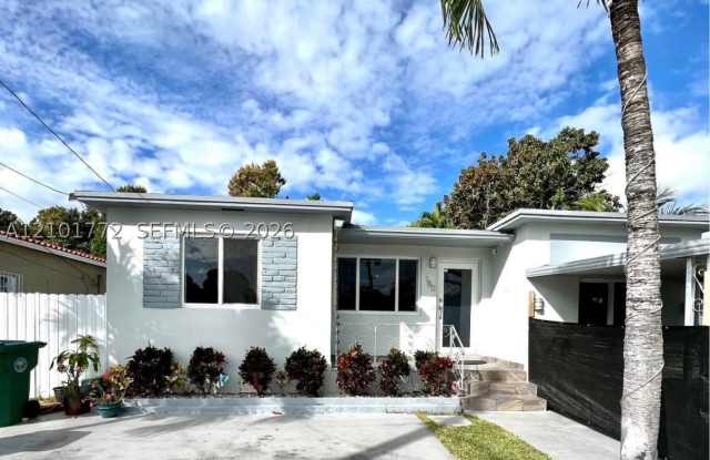 180 NW 32nd Pl Gallery 1