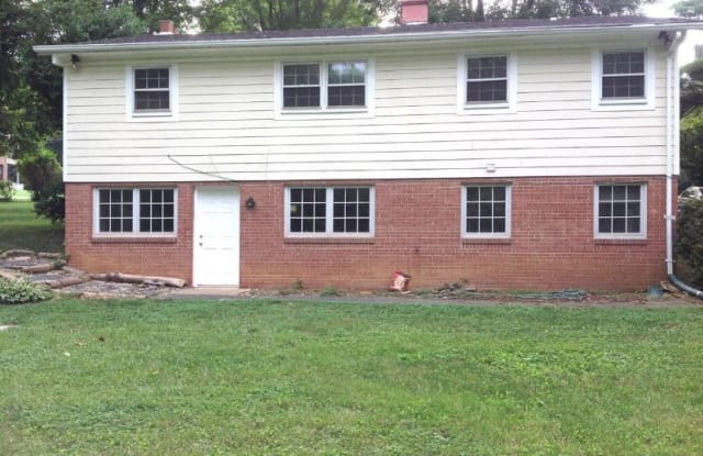 731 Miller Ave, Great Falls VA - 731 Miller Avenue, Great Falls, VA 22066